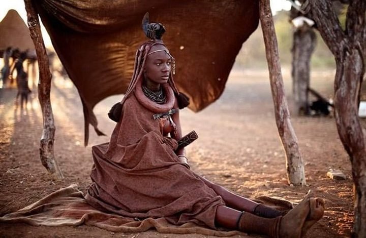طقوس خاصة.. عدد الضفائر رمز الحالة الاجتماعية للمرأة في قبيلة الهيمبا