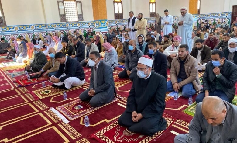 محافظ مطروح يفتتح مسجد الرياض الصالحين لقبائل السلوم (صور)