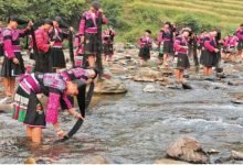 "الاهتمام بشعر الفتيات".. أغرب عادات قبيلة مبالانتو الأفريقية