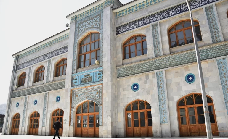 مسجد "بُل خشتي"