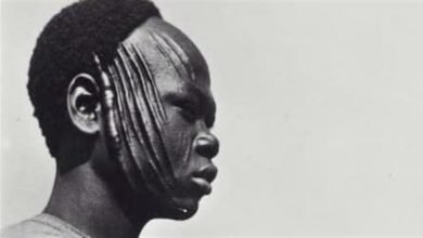 قبيلة سودانية تشوه وجه شعبها لترك بصمة