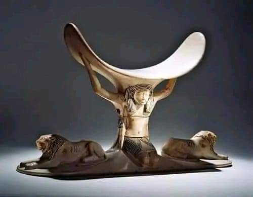 خبيرة في التاريخ تكشف سر صنع مساند الرأس في مصر القديمة