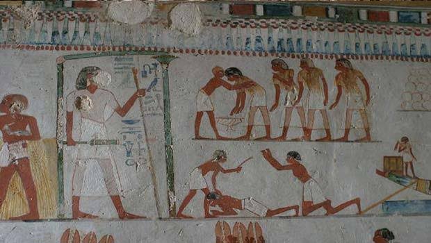 الرشوة في مصر القديمة.. لعبت دوراً خطيراً في سير العملية القضائية