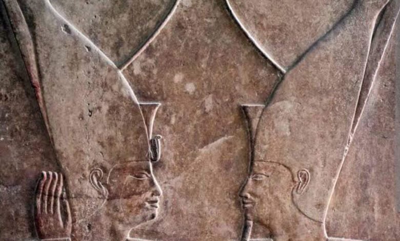 عمود سيزوستريس الأول.. يجسد علاقة الملك بالآلهة في مصر القديمة