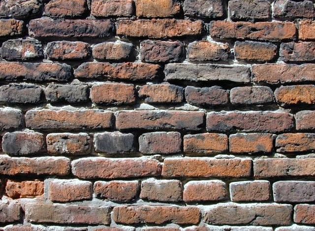 قصة الجدار المتكلم.. حدث عجيب هز أركان مصر وانتهى بعقاب صادم