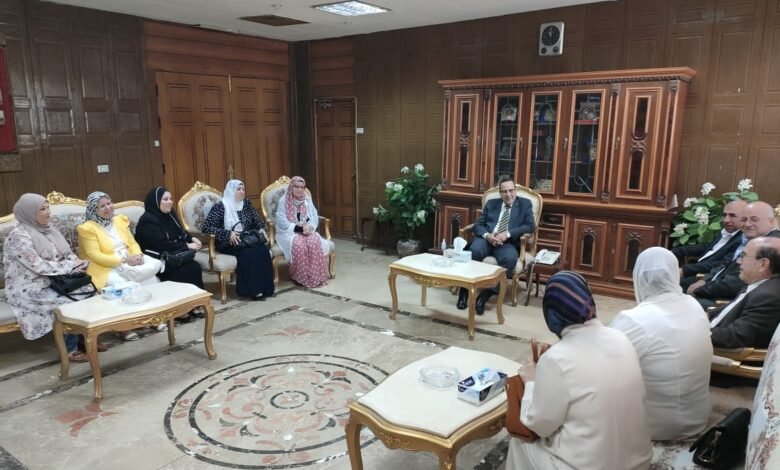 محافظ شمال سيناء يستقبل أعضاء جمعية روافد الخير لرعاية المسنين بالعريش