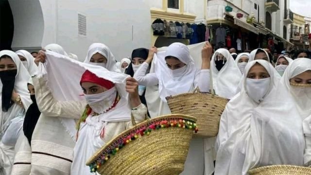 لباس الحايك التقليدي في الجزائر: تراث يتجاوز الزمن