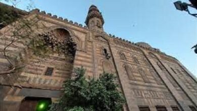 مسجد ومدرسة الجاي اليوسفي: تجسيد للفن والتعليم في القاهرة