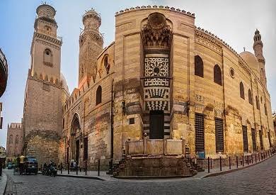 مسجد ومدرسة السلطان برقوق: تجسيد للفخامة والتعليم في مصر القديمة
