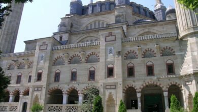 مسجد السليمية: جوهرة العمارة العثمانية التي تأسر الأبصار في غرب تركيا