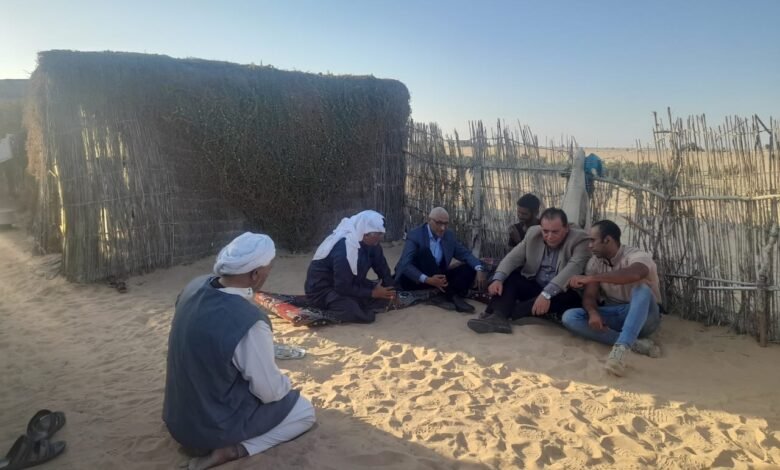 مجاور يلبي دعوة أحد أبناء القبائل لتناول القهوة العربية