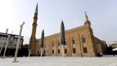 مسجد الحسين: رمز القاهرة التاريخي ومزار روحاني يتجدد عبر العصور