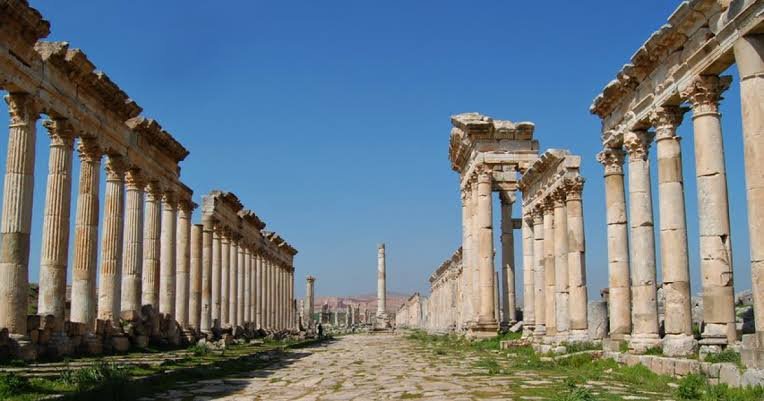 مدينة أفاميا: جوهرة أثرية خالدة في قلب سوريا