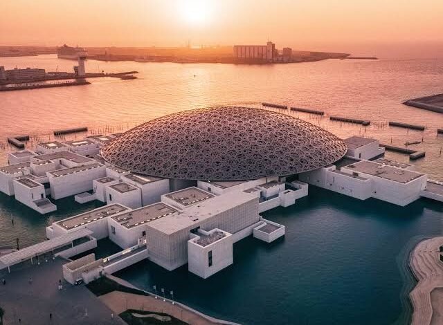 متحف اللوفر أبوظبي: التقاء الحضارات في قلب الخليج