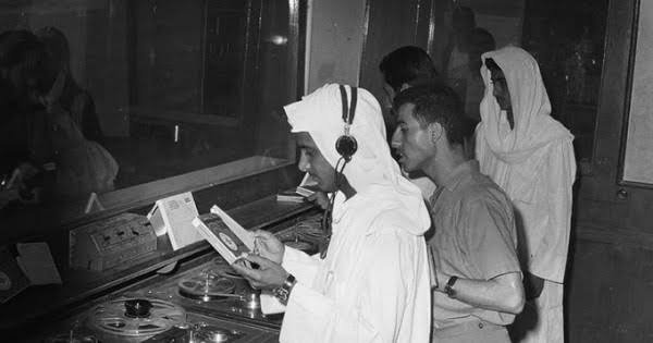 الإذاعة الكويتية: مدرسة الفن والخطاب العربي في الخليج