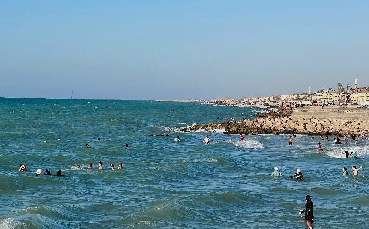 بالتزامن مع ذكرى ثورة 23 يوليو.. إقبال مكثف على شواطيء شمال سيناء