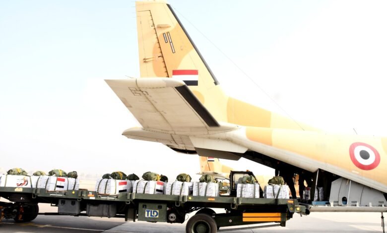 عاجل: 4 طائرات مصرية للجيش تسقط عشرات الآلاف من أطنان المساعدات على قطاع غزة