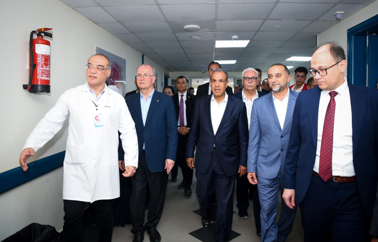 جانب من زيارة الوفد إلى مستشفى العريش العام