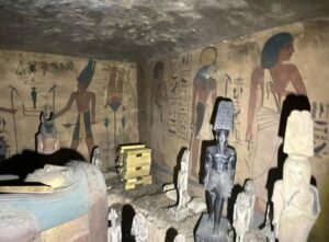 من لصوص المقابر إلى المستعمرين.. رحلة نهب آثار مصر عبر العصور .