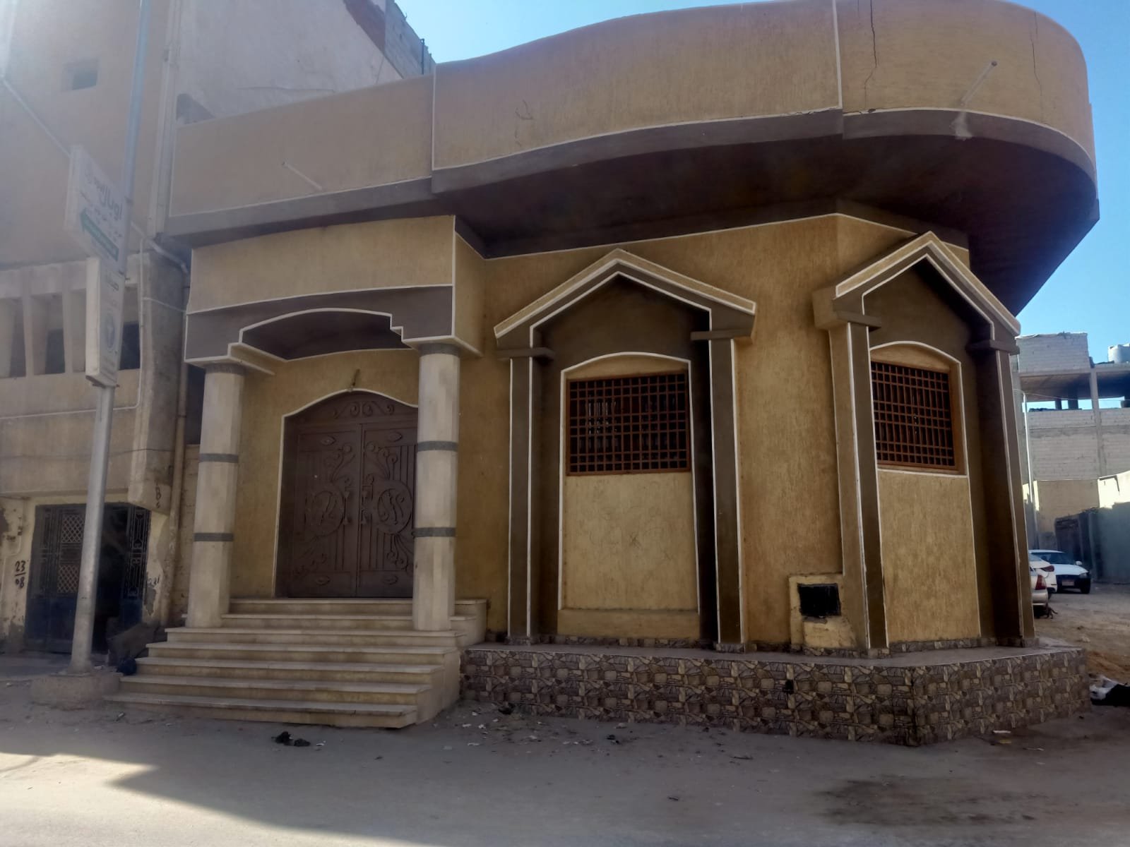 ديوان آل البيك أمام مسجد القرماني بالعريش