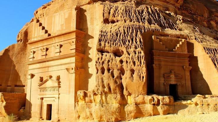 مدائن صالح.. أطلال الأنباط الخالدة في قلب الجزيرة العربية