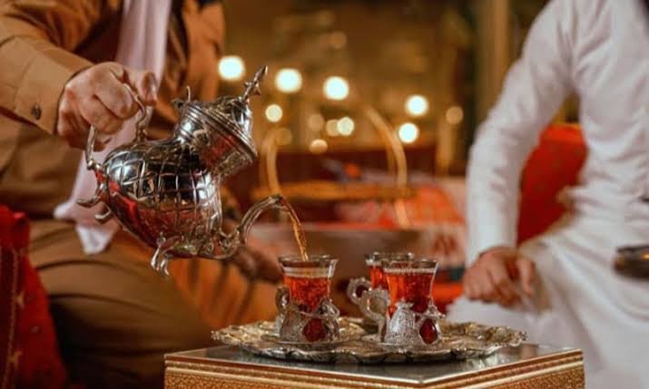 عادة الضيافة في القبائل العربية.. رمز الكرم والتواصل الاجتماعي عبر الأجيال