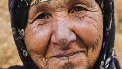 عادة الوشوم التقليدية عند نساء الأمازيغ.. إرث ثقافي يواجه الاندثار