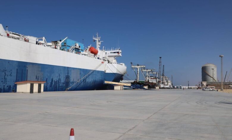 ميناء العريش البحري يستعد لاستقبال السفينة الإماراتية العاشرة للمساعدات الإنسانية إلى غزة