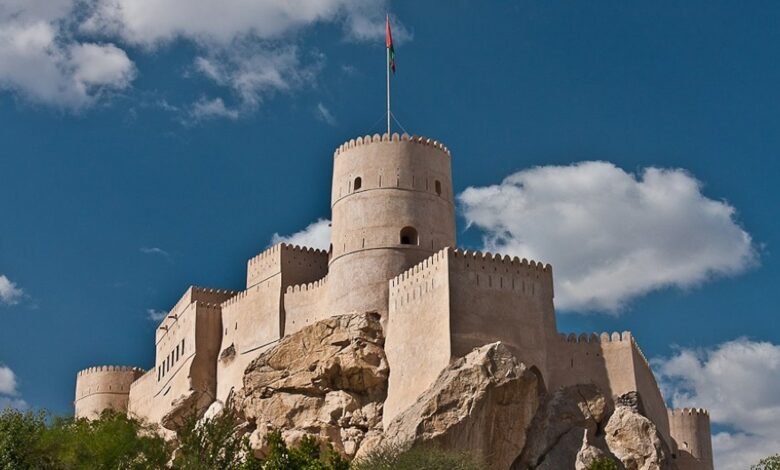 حصن نخل في سلطنة عمان.. شاهد على التاريخ ومزار سياحي يجذب الزوار من كل أنحاء العالم