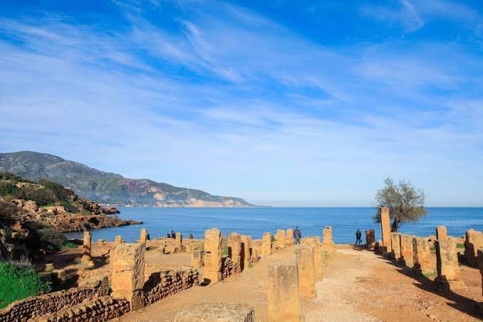 تيبازة الأثرية.. حاضرة التاريخ الروماني على شاطئ المتوسط