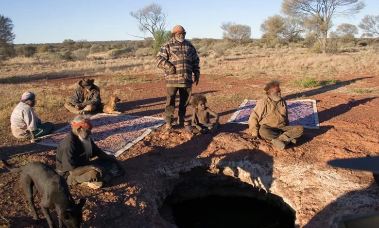 قبائل تعيش خارج الزمن