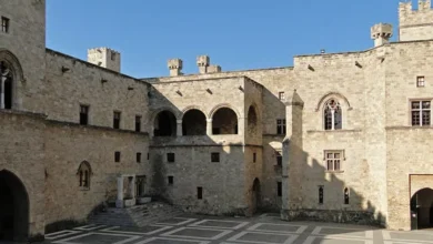 قصر رودس: معلم تاريخي يجمع بين الفخامة والتاريخ في كيب تاون