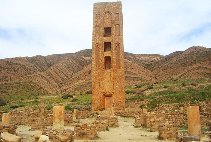 قلعة بني حماد.. درة حضارية في قلب جبال الجزائر الشرقية