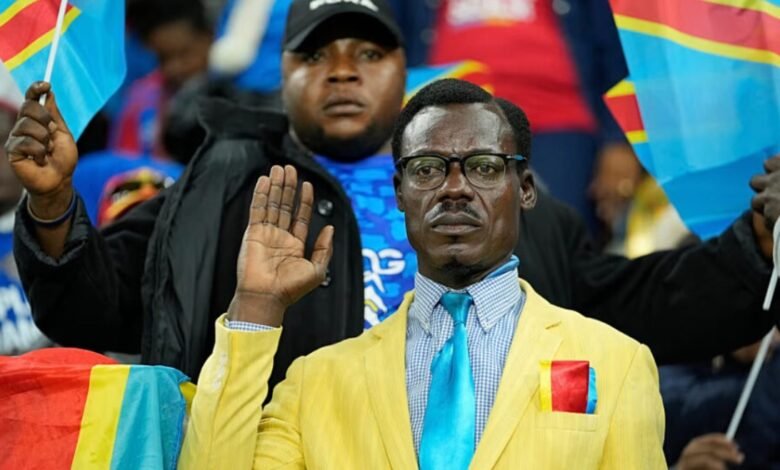 المشجع التمثال