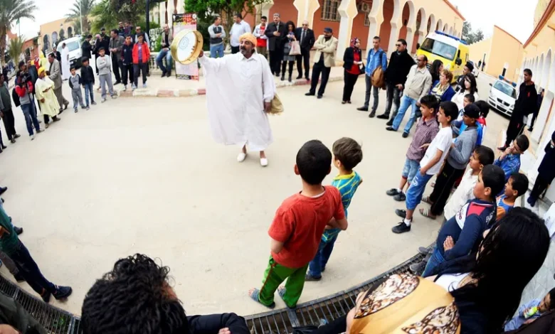 الحكواتي الجزائري ذاكرة تقاوم المحو وصوت يصنع الوعي