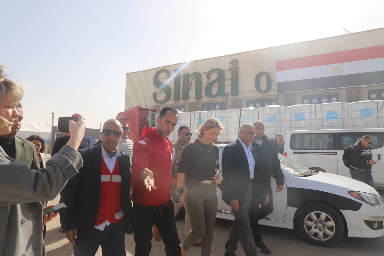 خلال زيارة مركز الهلال الأحمر بالعريش