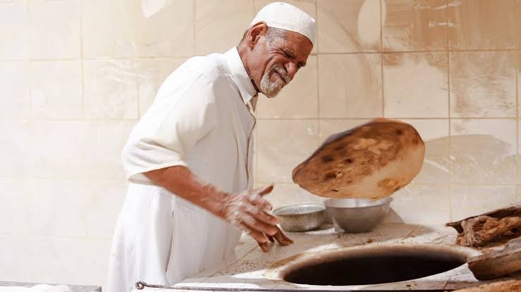عادة الخبز والملح في الاعراف القبلية بالشرق الاوسط.. ميثاق غير مكتوب للحماية والوفاء