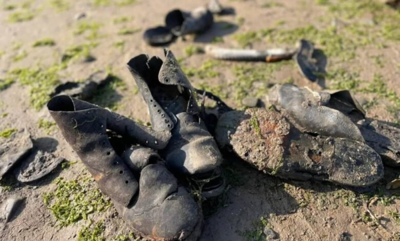 أحذية من قاع البحر