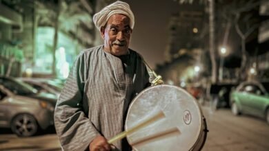 عادة المسحراتي.. مهنة رمضانية تحافظ على روح الجماعة في ليالي الشرق الأوسط