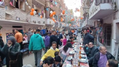 موائد الرحمن.. كرم عربي يجمع الغريب قبل القريب في شهر الصيام