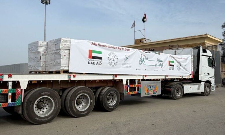 وكالة الإمارات للمساعدات تدعم غزة بالدفعة 303 عبر كرم أبو سالم واستعدادات لاستقبال سفينة «أم الإمارات»