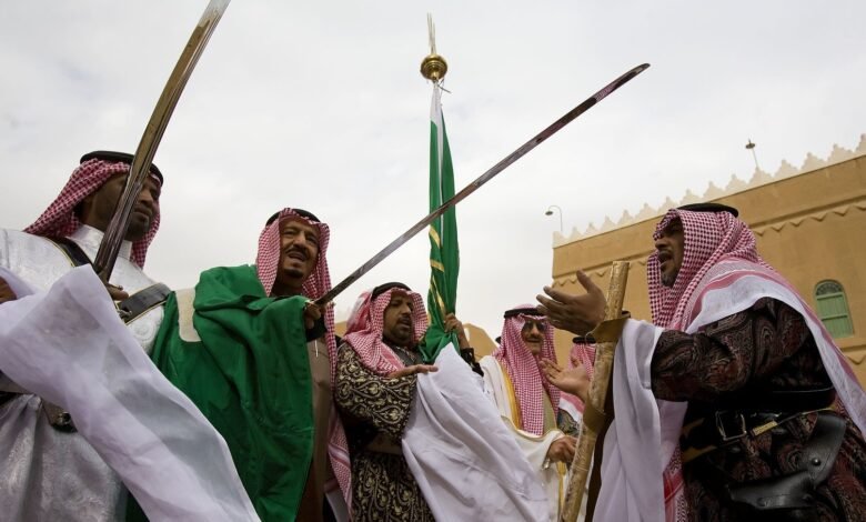 العرضة السعودية.. رقصة السيف التي تختصر تاريخ الفخر والبطولة العربية