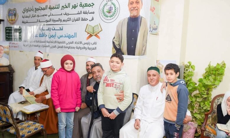 المهندس أيمن حافظ عفره يكرم أطفالًا لحفظهم النسب النبوي الشريف