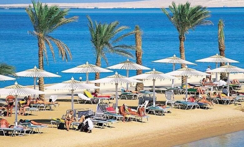 السياحة الشاطئية في مصر.... جمال البحر الأحمر والبحر الأبيض المتوسط