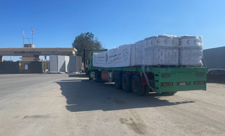 بدعم وكالة الإمارات للمساعدات الدولية: 15 شاحنة في طريقها إلى غزة