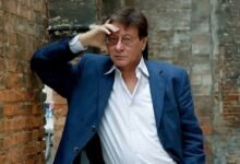 محمود درويش.. شاعر القضية الفلسطينية وملهم الأجيال