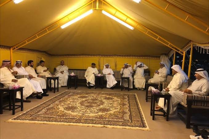 الديوانية.. مجلس العرب الذي يحفظ الهوية ويصنع القرار الاجتماعي