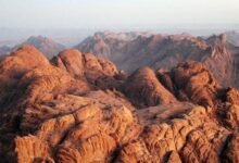 جبل الطور في سيناء.. مزيج فريد بين القداسة والتاريخ والطبيعة الساحرة