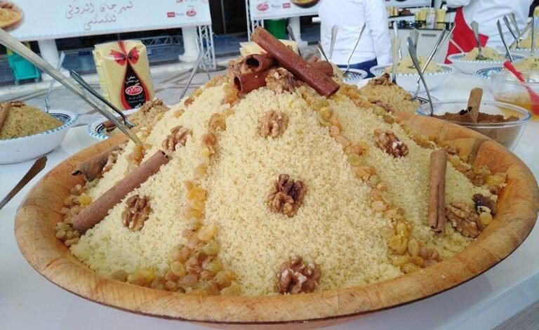 الكسكسي الجماعي يوم الجمعة في الجزائر.. طقس أسبوعي يعكس روح العائلة والتضامن