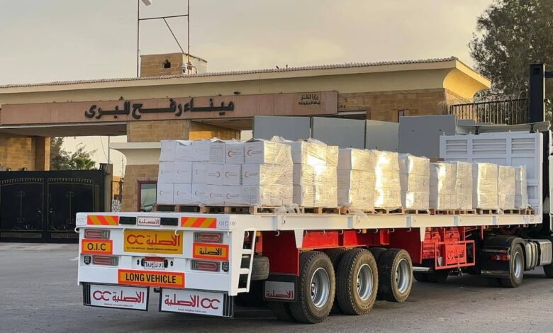 إسرائيل تغلق معبر رفح الفلسطيني والهلال الأحمر المصري يرسل 4,945 طن مساعدات عاجلة